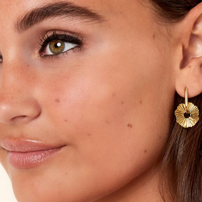 Oorbellen met abstracte bloem | Goudkleurig