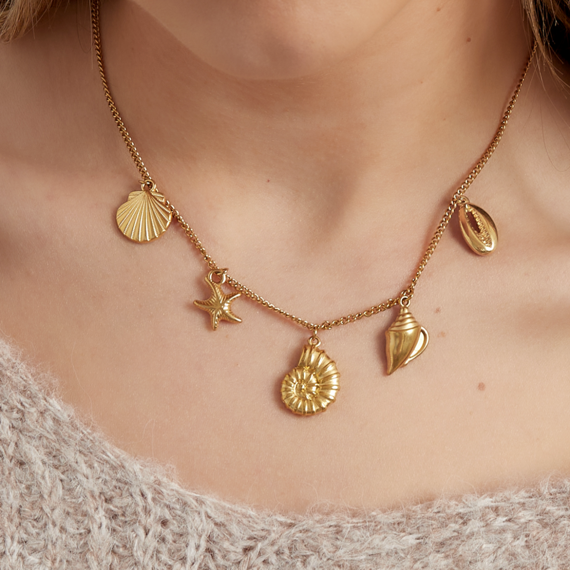 Ketting met schelpen bedels | Goudkleurig