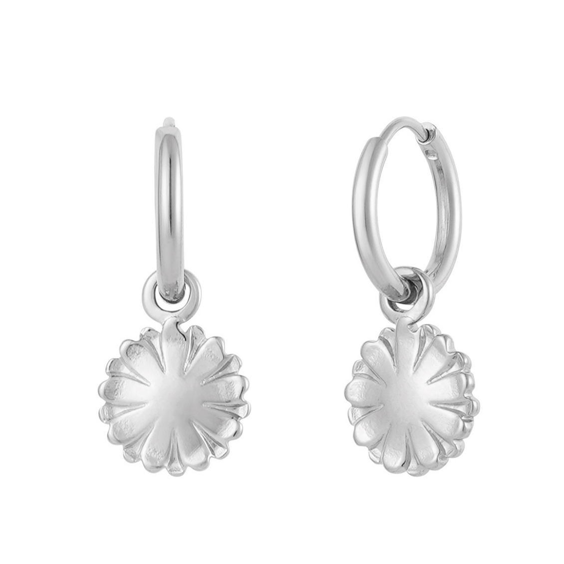 Oorbellen met bloemetjes bedel | Zilverkleurig