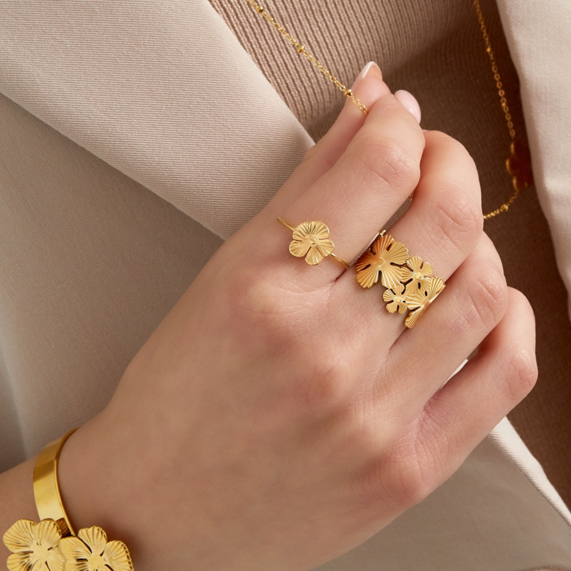 Verstelbare ring met bloem | Goudkleurig
