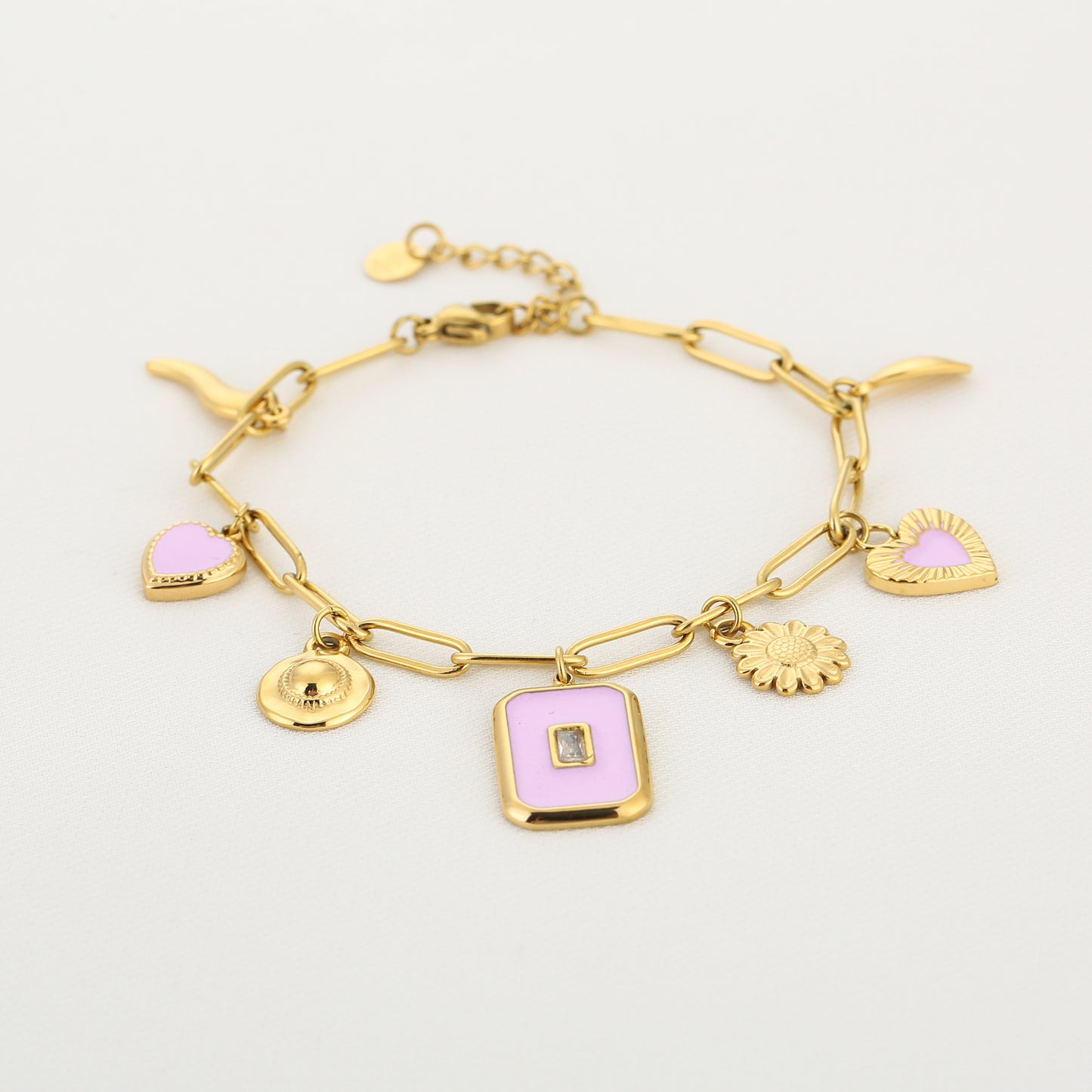 Bedelarmband met lila bedels | Goudkleurig