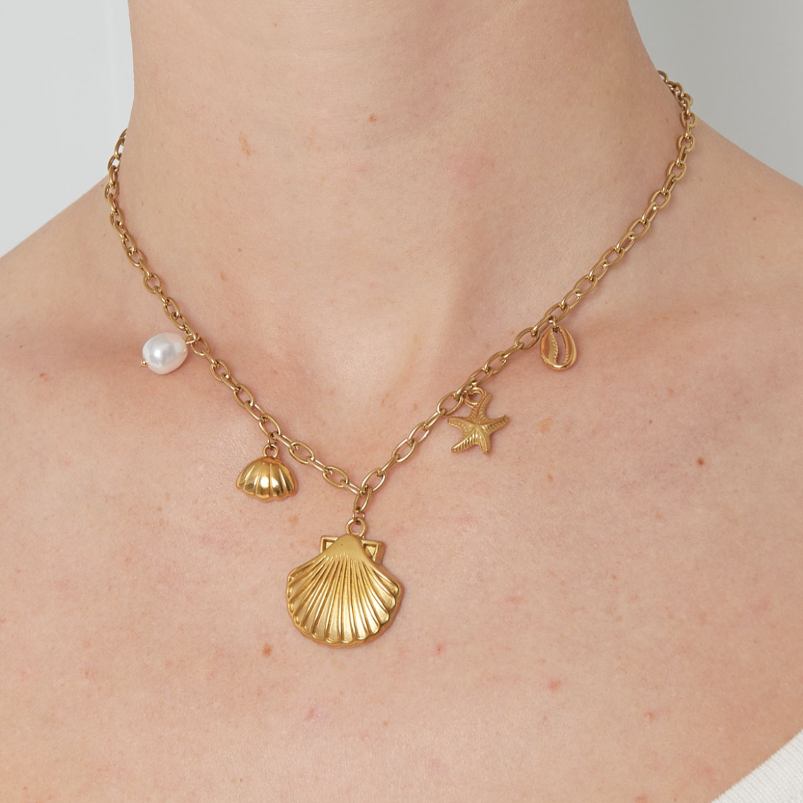 Bedelketting met schelpjes en zeester | Goudkleurig