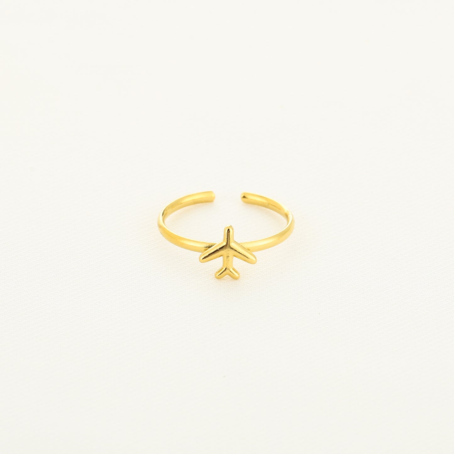 Ring met subtiel vliegtuigje | Goudkleurig