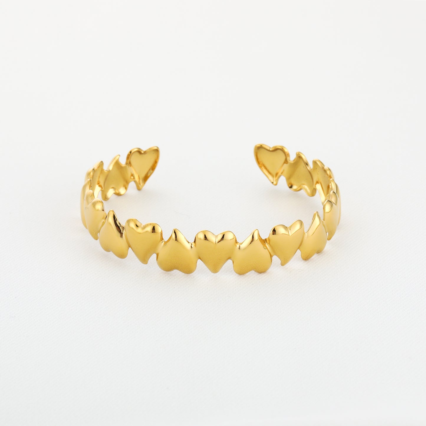 Bangle armband met hartjes | Goudkleurig
