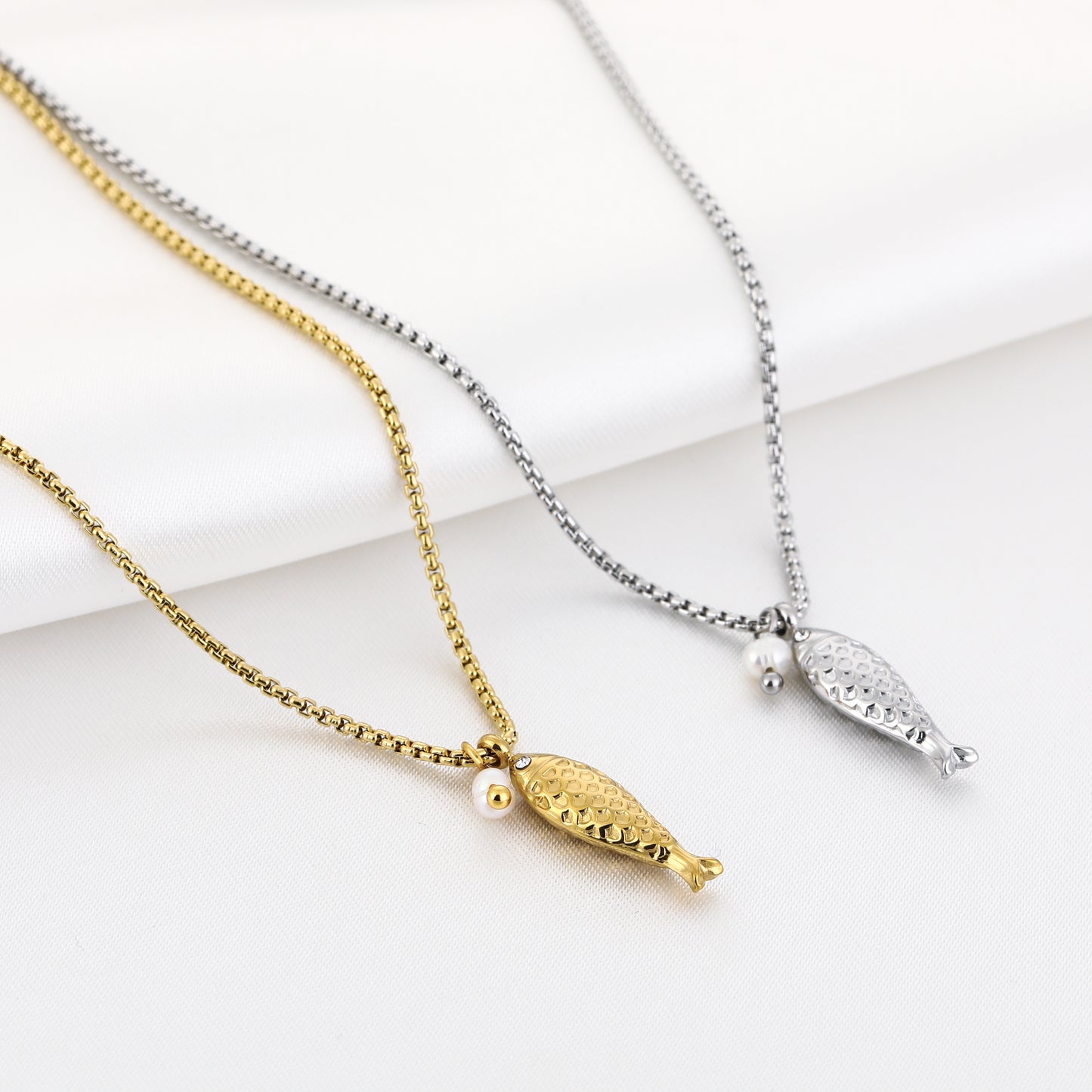Ketting met visje en pareltje | Goudkleurig