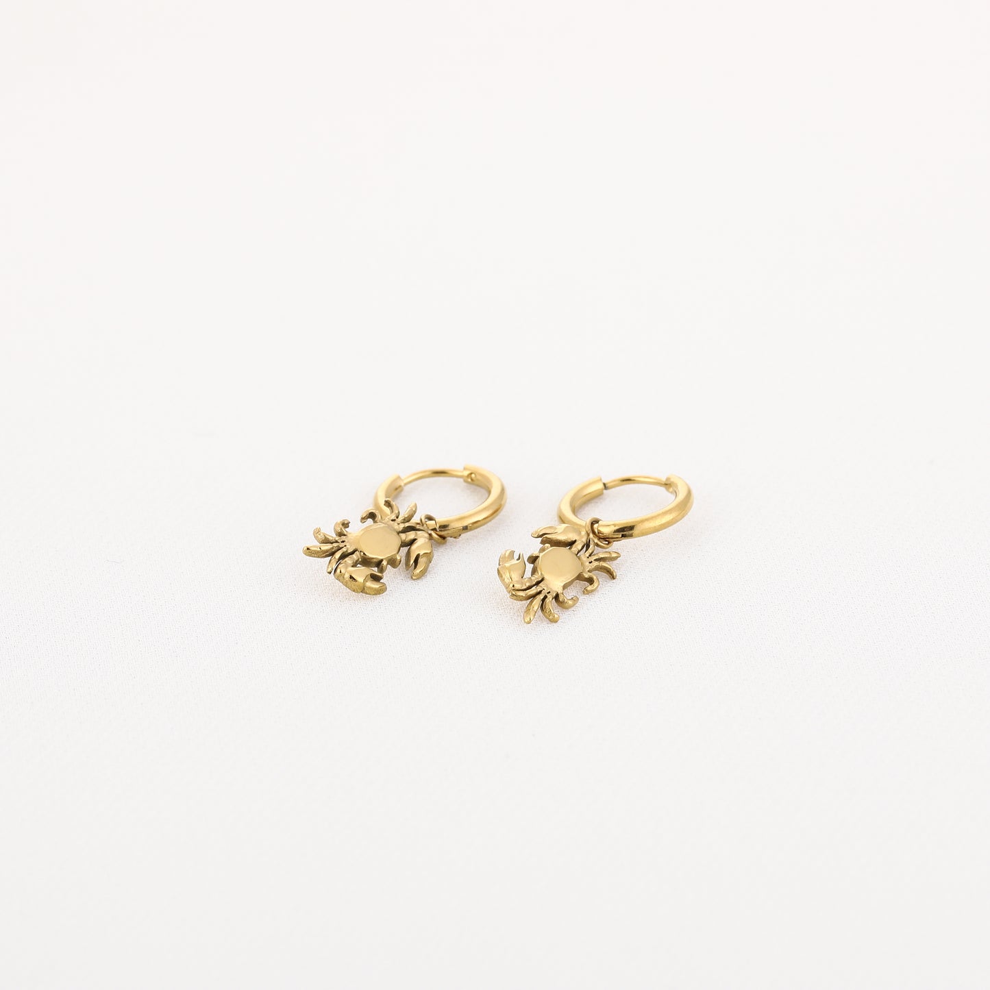 Oorbellen met krabbetje | Goudkleurig