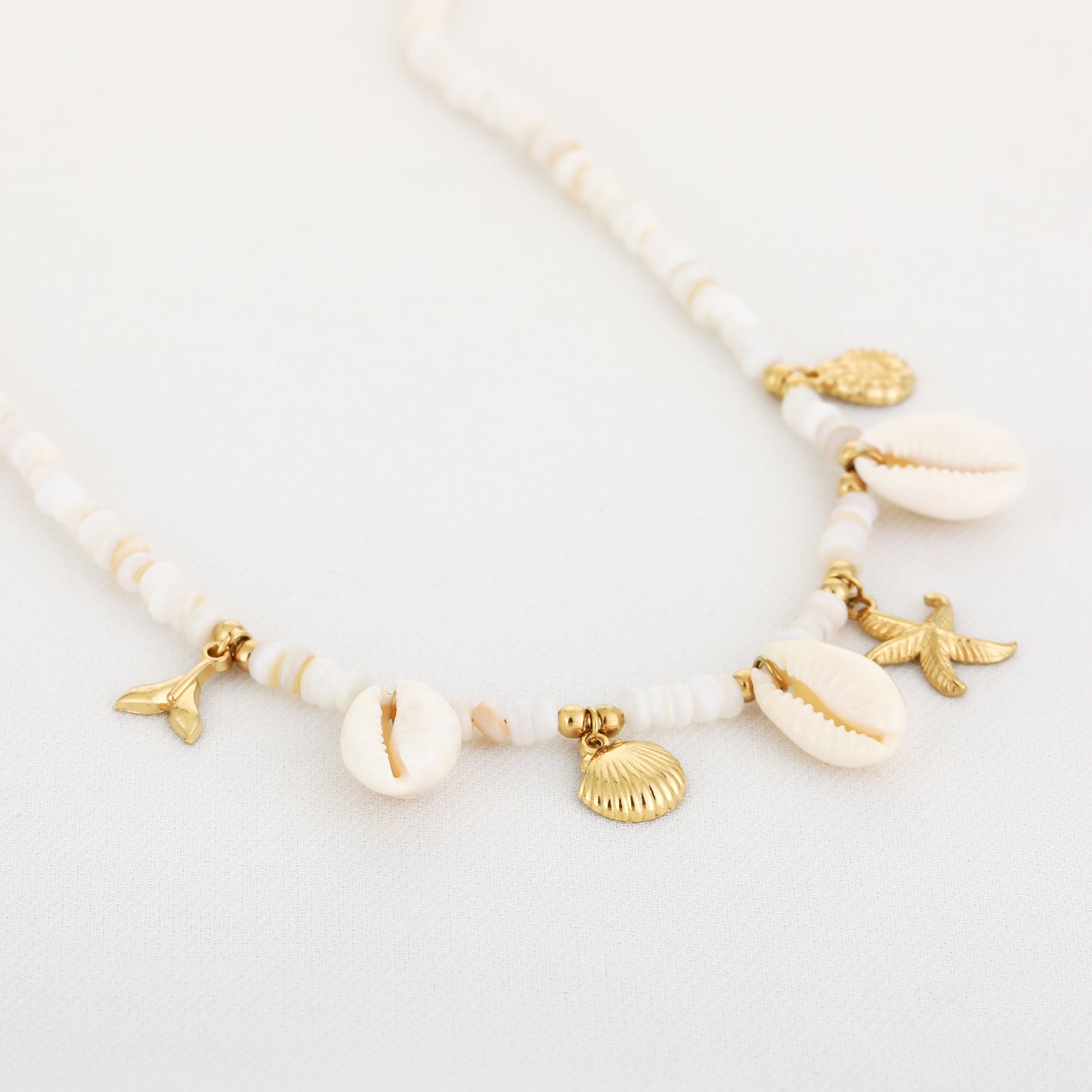 kralenketting met schelpjes en zeebedels | Goudkleurig