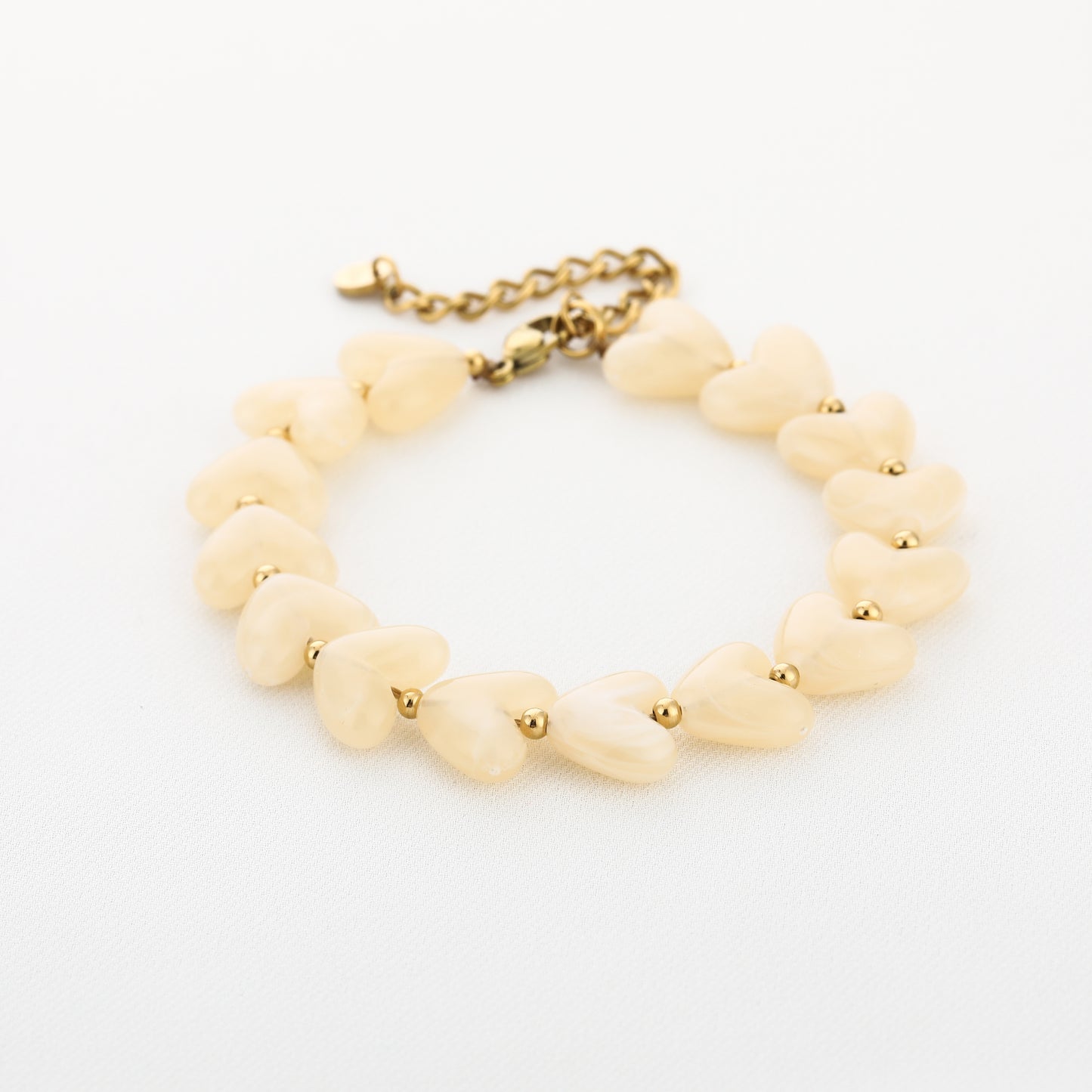 Kralen armband met hartjes | Goud & Beige