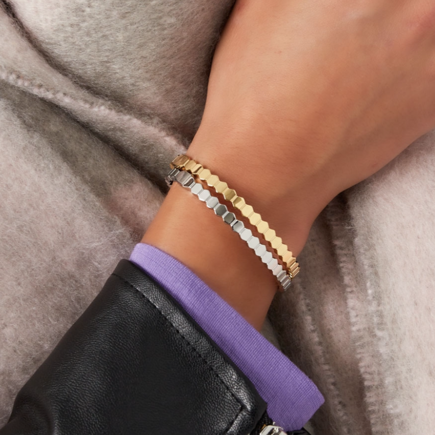 Bangle armband met kleine zeshoekjes | Goudkleurig