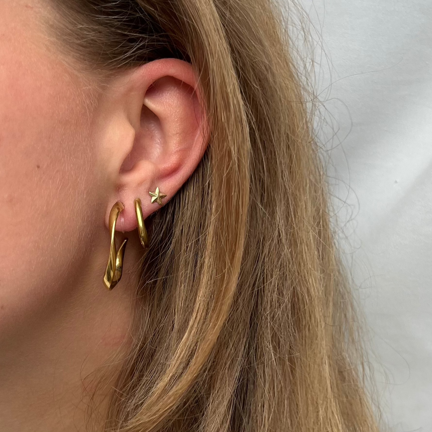 Clip oorbellen gedraaide hoops | Goudkleurig