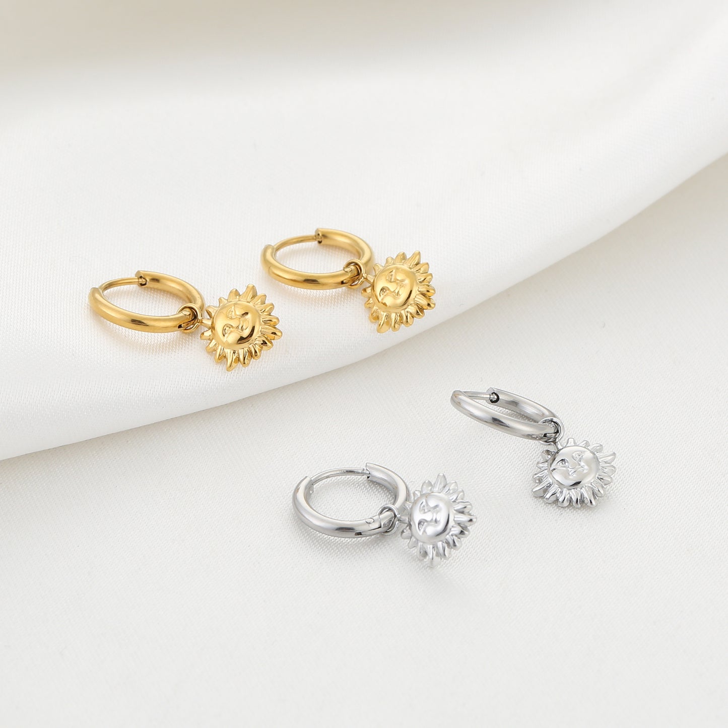 Oorbellen met zonnetje en gezicht | Zilverkleurig