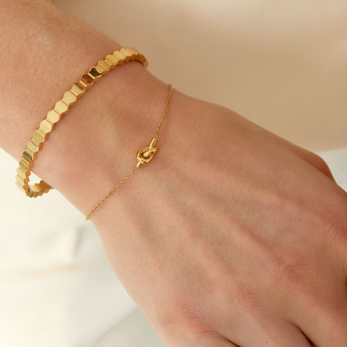 Armband met knoopje | Goudkleurig