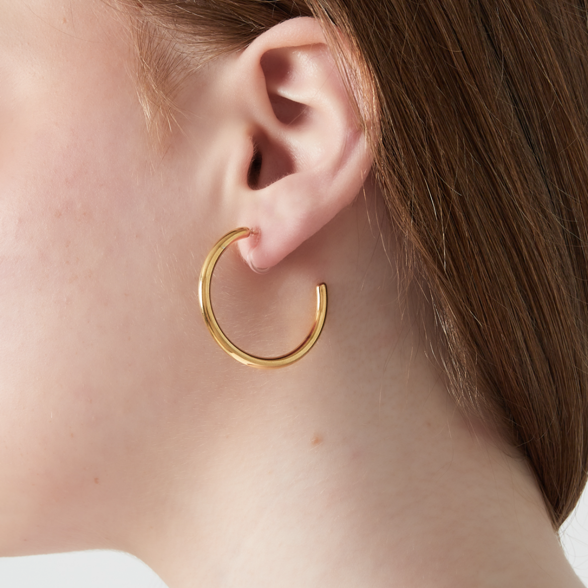 Clip oorbellen grote basic hoops driekwart | Zilverkleurig