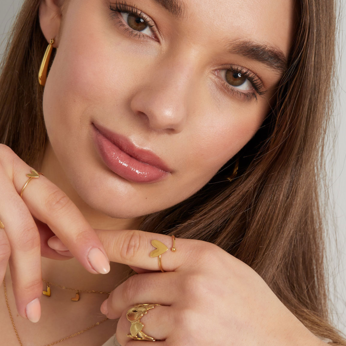 Gedraaide ring met hartje | Goudkleurig