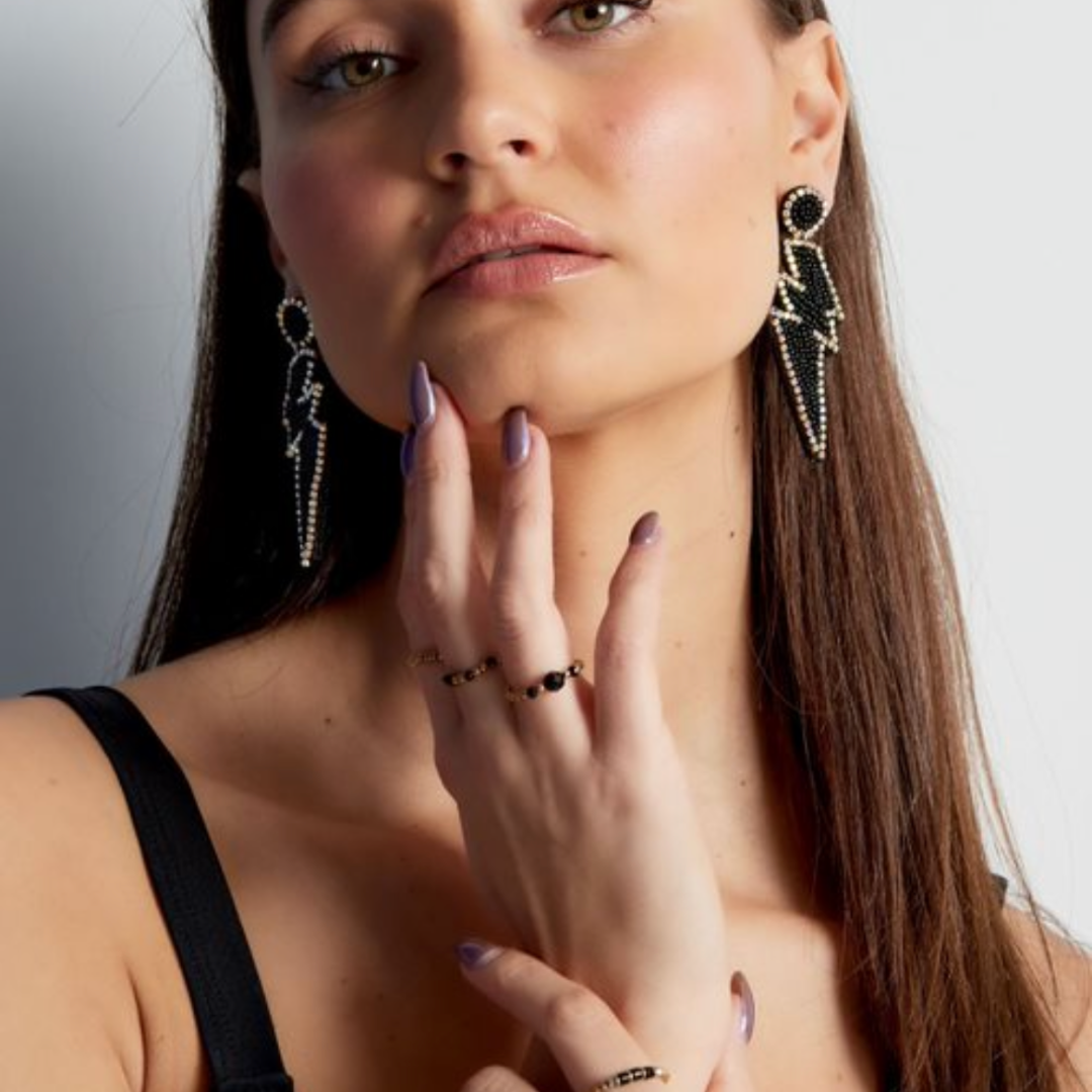 Statement oorbellen met beige bliksem