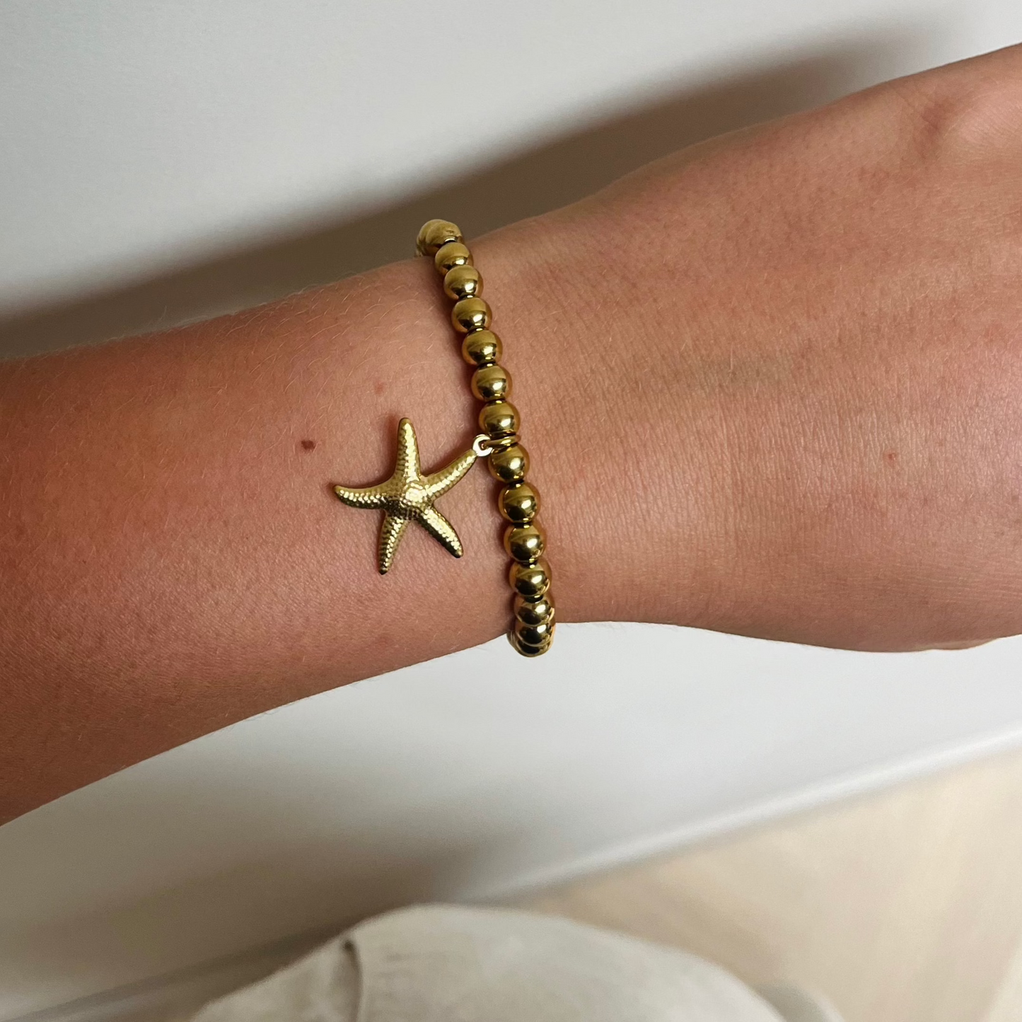 Kralenarmband met zeester | Goudkleurig