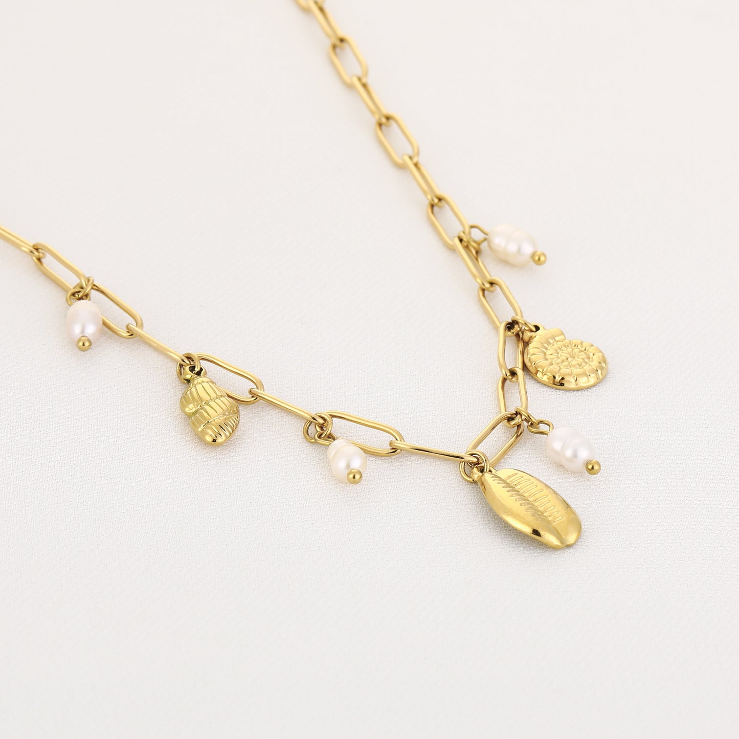 Bedelketting met schelpjes | Goudkleurig