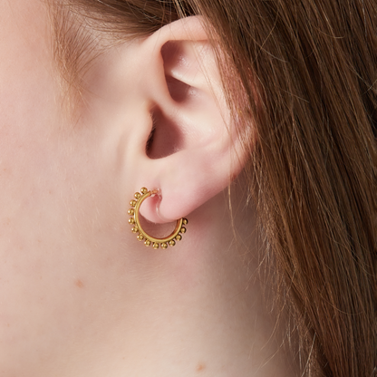Clip oorbellen kleine hoops met balletjes | Zilverkleurig