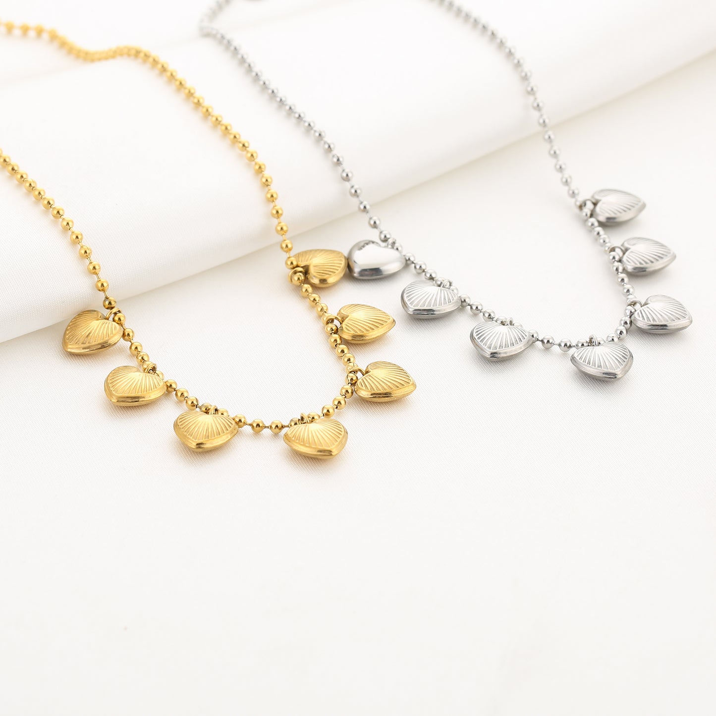 Bedelketting met massieve hartjes | Goudkleurig