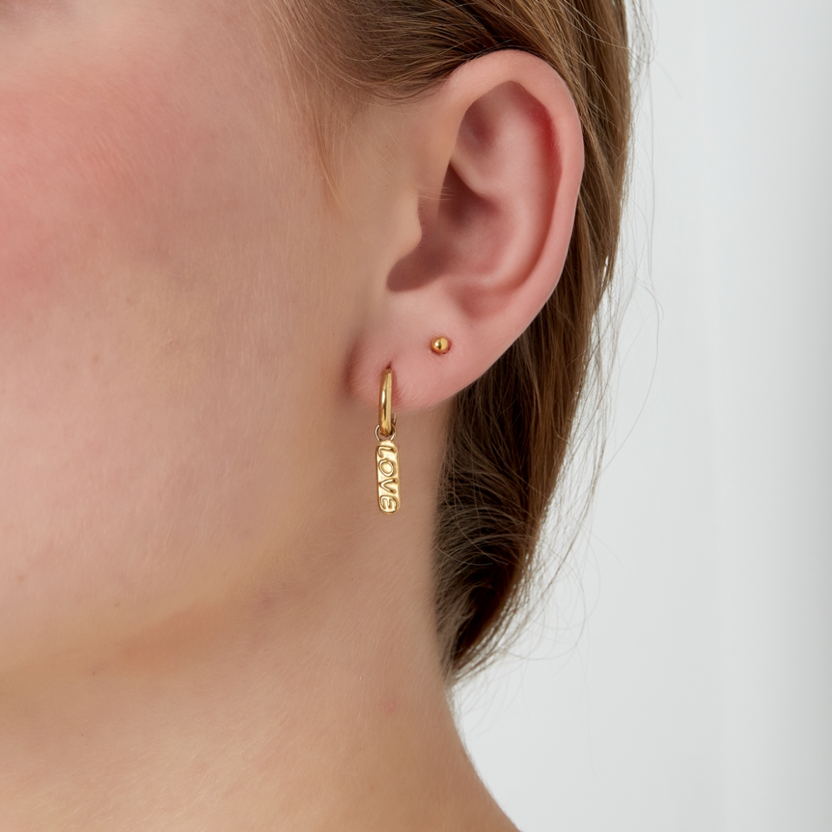 Oorbellen met love bedel | Goudkleurig