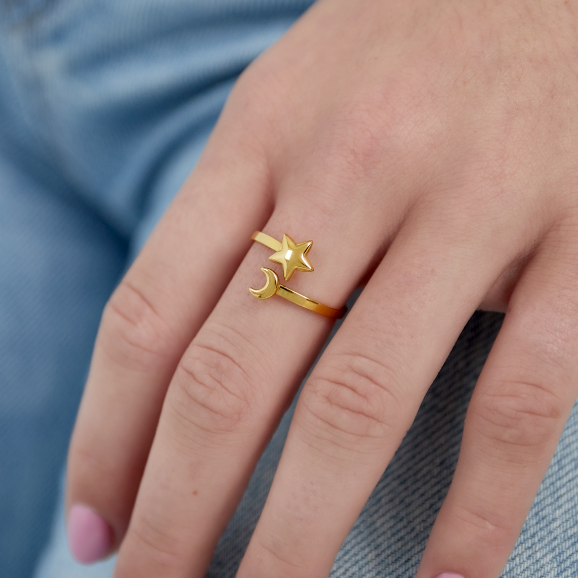 Ring met maan en ster | Goudkleurig