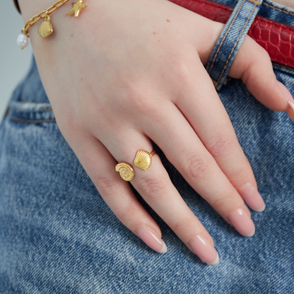 Ring met twee verschillende schelpjes | Zilverkleurig