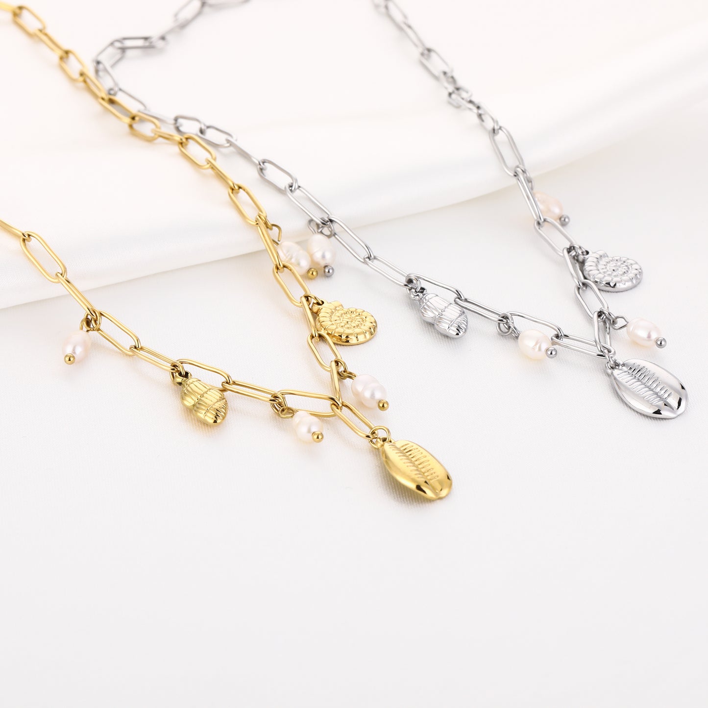 Bedelketting met schelpjes | Goudkleurig